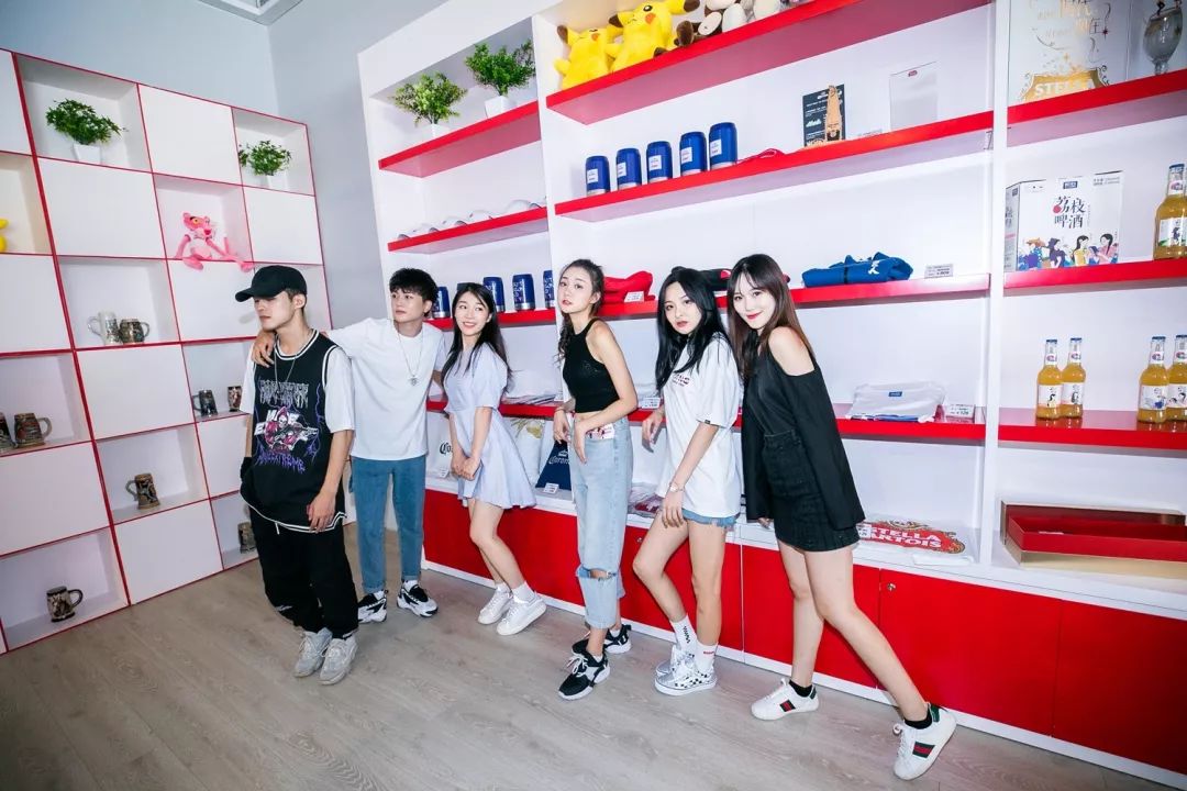 報(bào)告:我想去百威中國那個(gè)啤酒展覽館打卡品美酒佳肴|國潮范這么閃 - 第3張 - 會(huì)展活動(dòng)策劃CCASY.COM 報(bào)告:我想去百威中國那個(gè)啤酒展覽館打卡品美酒佳肴|國潮范這么閃 - 第3張