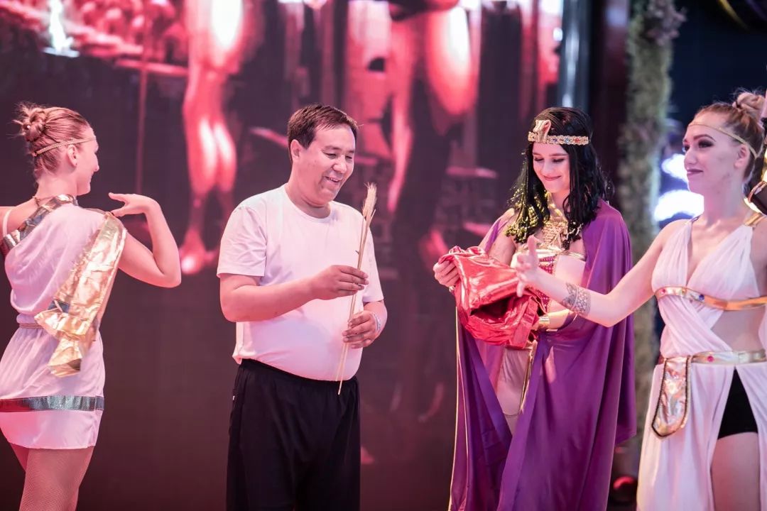 報(bào)告:我想去百威中國那個(gè)啤酒展覽館打卡品美酒佳肴|國潮范這么閃 - 第27張 - 會(huì)展活動(dòng)策劃CCASY.COM 報(bào)告:我想去百威中國那個(gè)啤酒展覽館打卡品美酒佳肴|國潮范這么閃 - 第27張