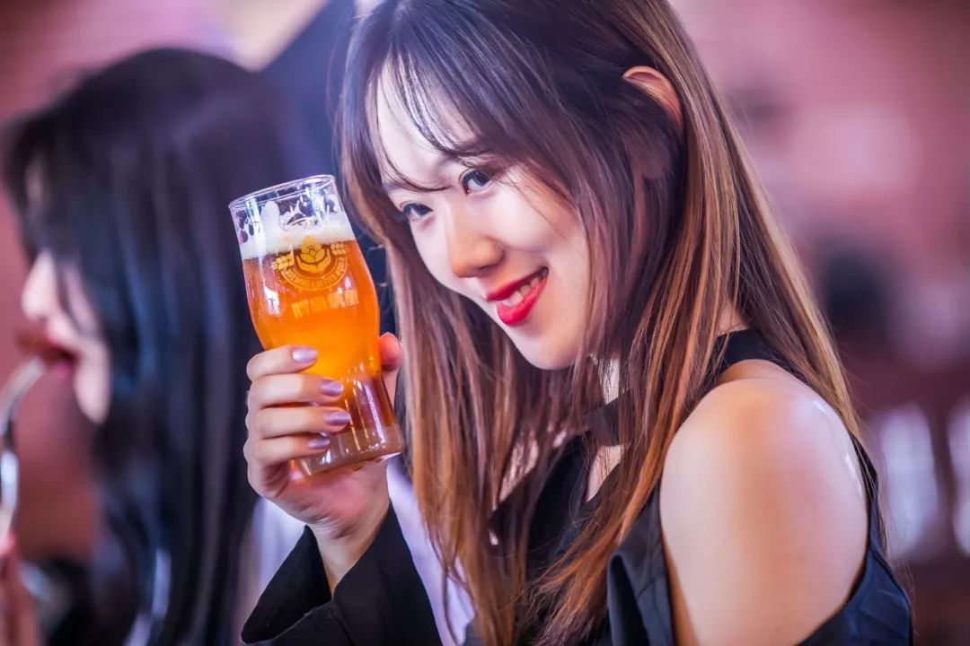 報(bào)告:我想去百威中國那個(gè)啤酒展覽館打卡品美酒佳肴|國潮范這么閃 - 第29張 - 會(huì)展活動(dòng)策劃CCASY.COM 報(bào)告:我想去百威中國那個(gè)啤酒展覽館打卡品美酒佳肴|國潮范這么閃 - 第29張