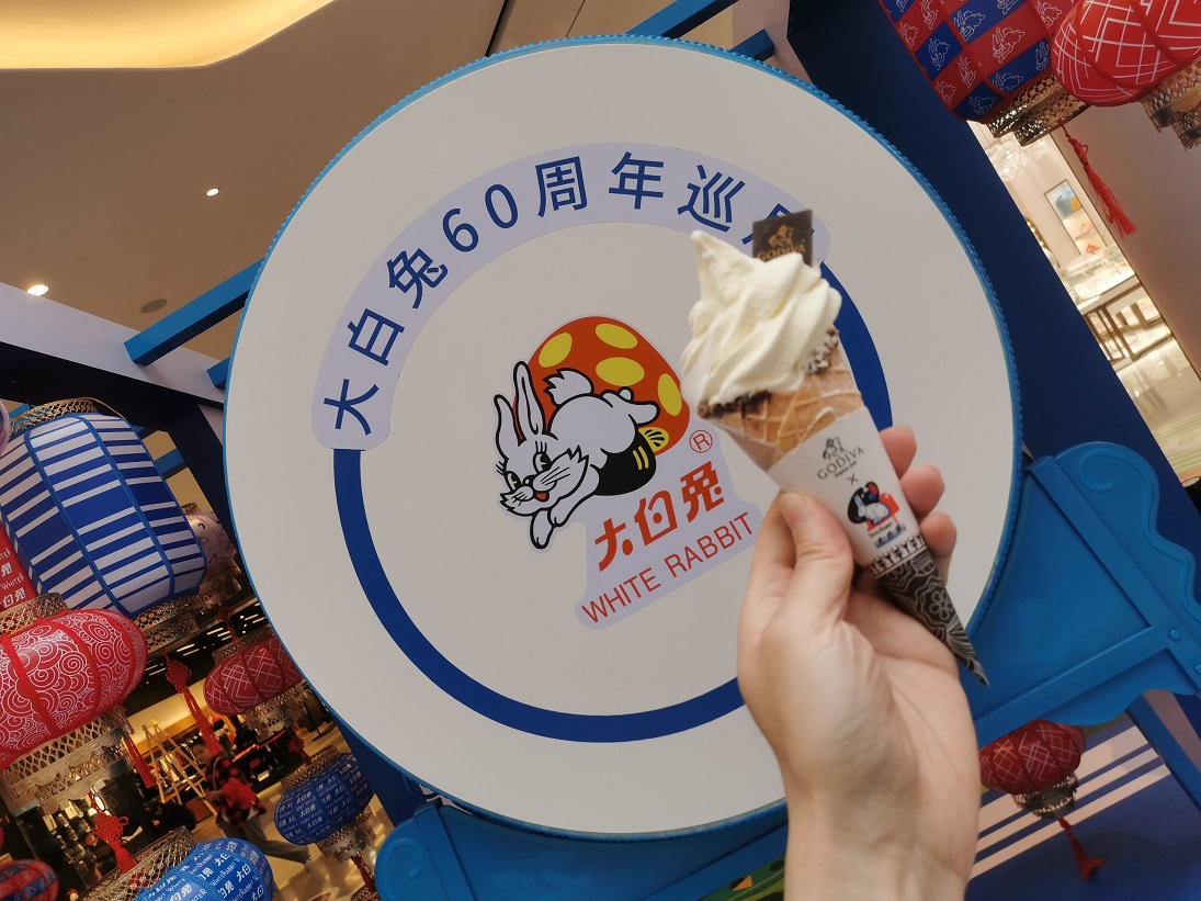中西合璧快閃店活動經(jīng)典藍白配色，甜蜜風暴正版來襲