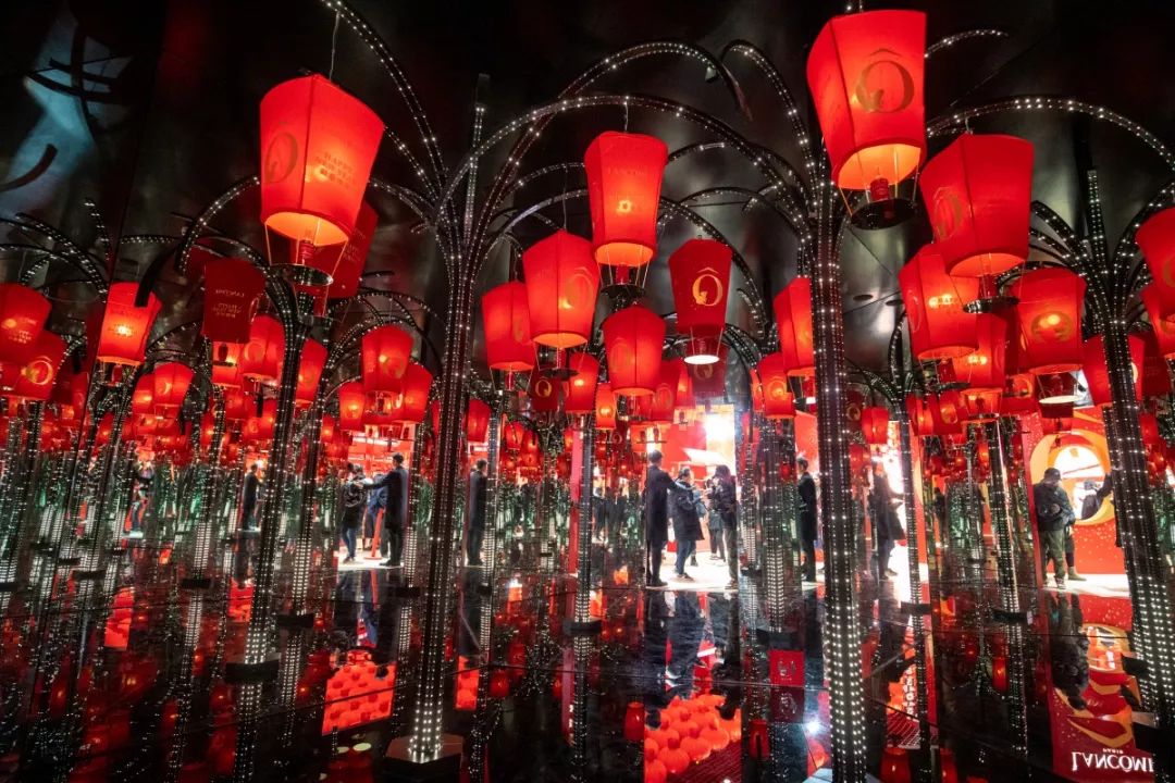 新春游園會活動打卡最佳地非蘭蔻的賞新燈，隨手一拍就是大片