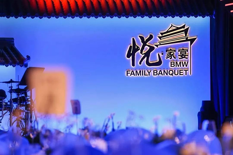 “越來越會玩兒”的發(fā)布會活動真新穎，現(xiàn)場擺攤販賣中華傳統(tǒng)小吃