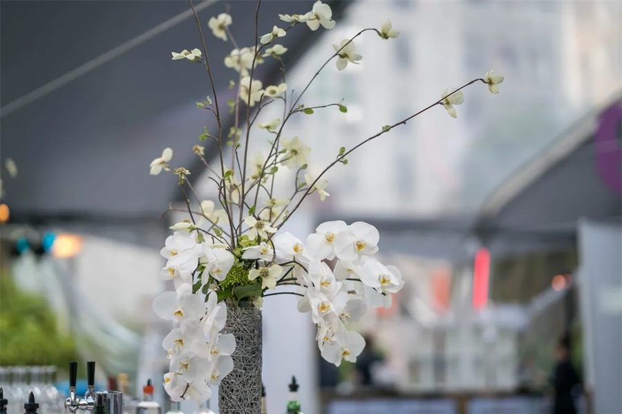 主辦方在行業(yè)大會(huì)活動(dòng)現(xiàn)場(chǎng)用棉花糖擺出公司名字，策劃的甜點(diǎn)墻很是創(chuàng)意