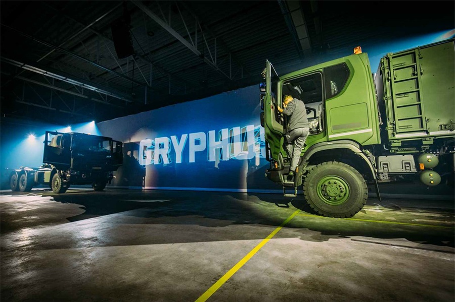 軍用卡車展覽活動策劃的啟動儀式充滿了隆重和神圣，肅然起敬