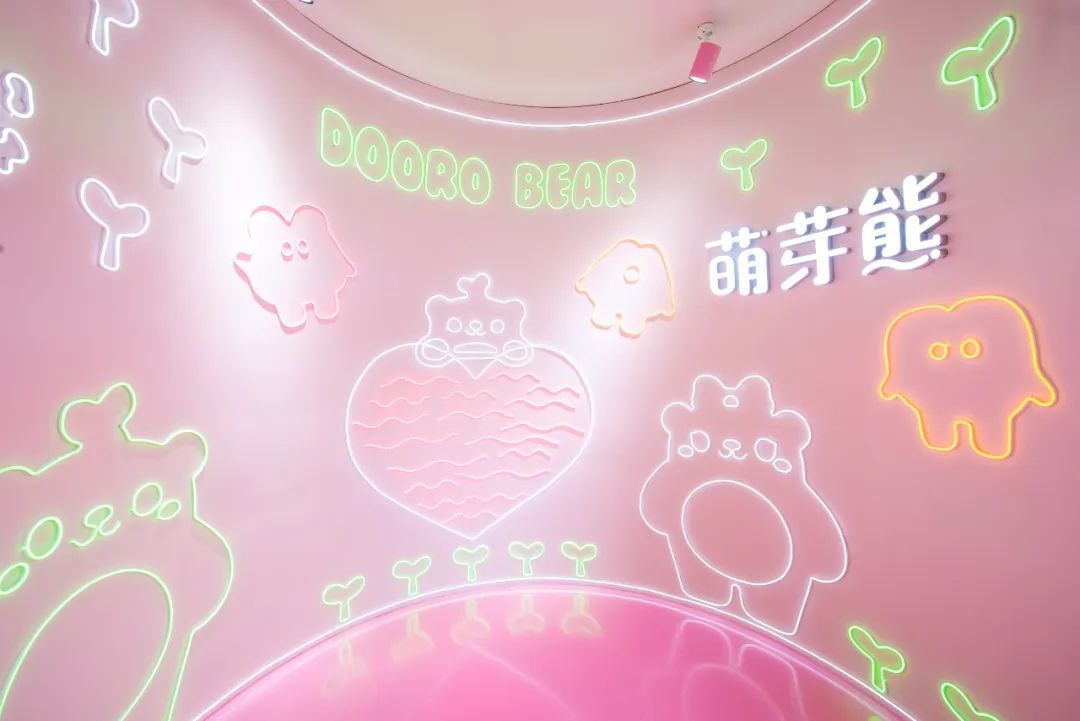 原創(chuàng)IP萌芽熊突現(xiàn)快閃店活動撒嬌求抱抱，策劃的玻璃花房好夢幻