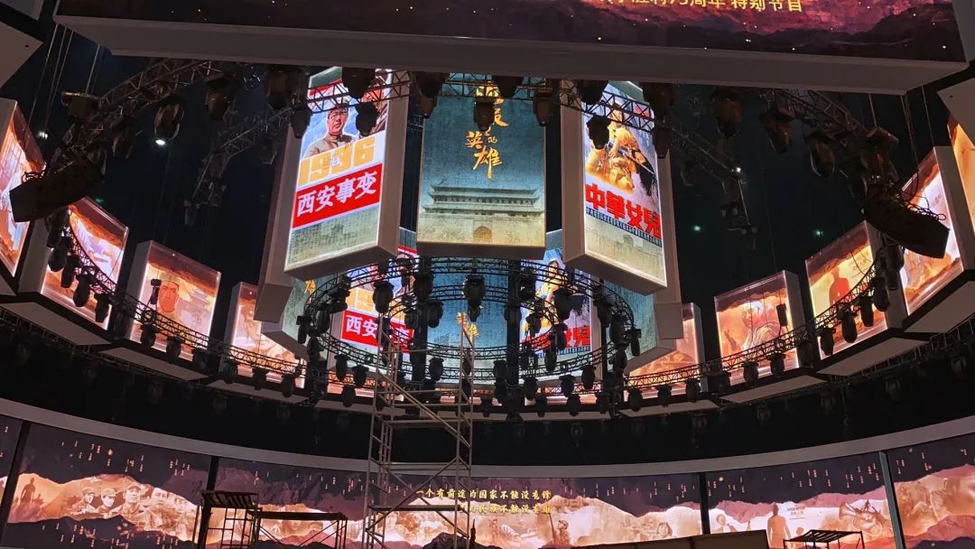 「海報(bào)里的英雄」節(jié)目活動(dòng)策劃的舞美簡(jiǎn)直就是藝術(shù)的存在，贊