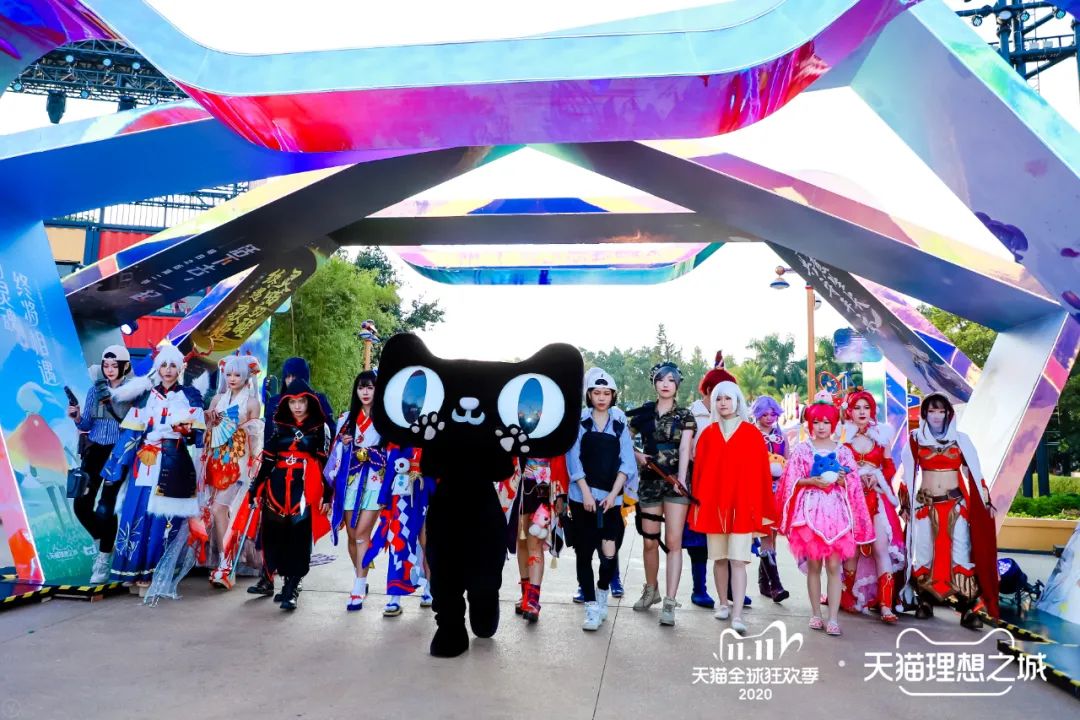 2020雙11天貓x廣州長(zhǎng)隆跨界辦了場(chǎng)二三次元的快閃活動(dòng)策劃，夠閃
