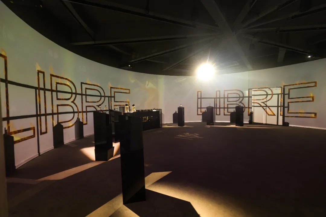 YSL美妝無界空間展覽活動策劃無縫銜接先鋒美學(xué)，用色彩打破束縛