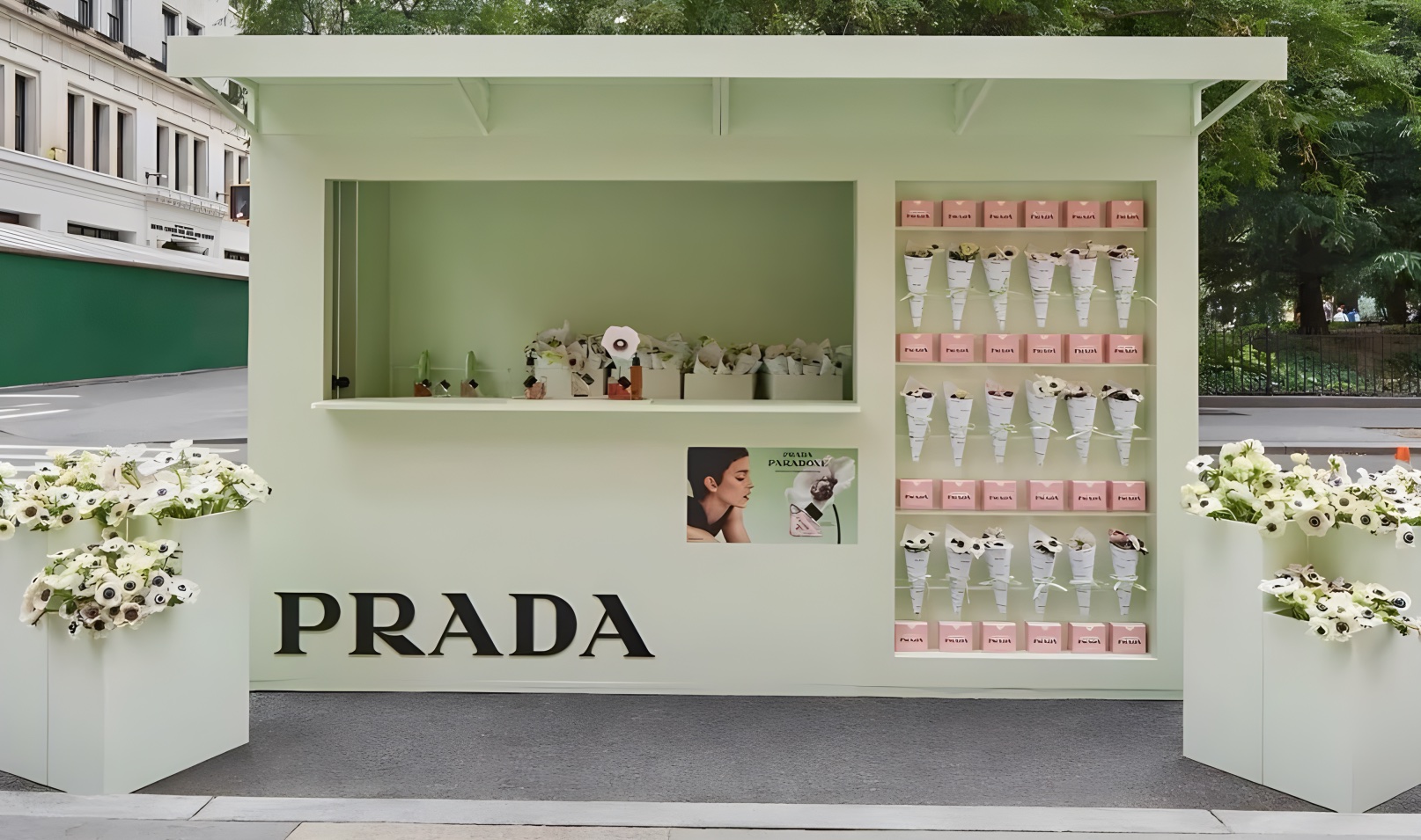 Prada紐約時(shí)裝周限時(shí)快閃活動策劃充滿了香水氣泡