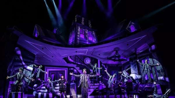 舞臺(tái)美學(xué)如何挑戰(zhàn)熒幕經(jīng)典，看看這場(chǎng)舞臺(tái)劇演出活動(dòng)便知曉